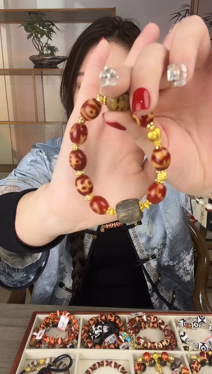 玛瑙/玉髓（覆膜）颈饰未镶嵌传世珠宝