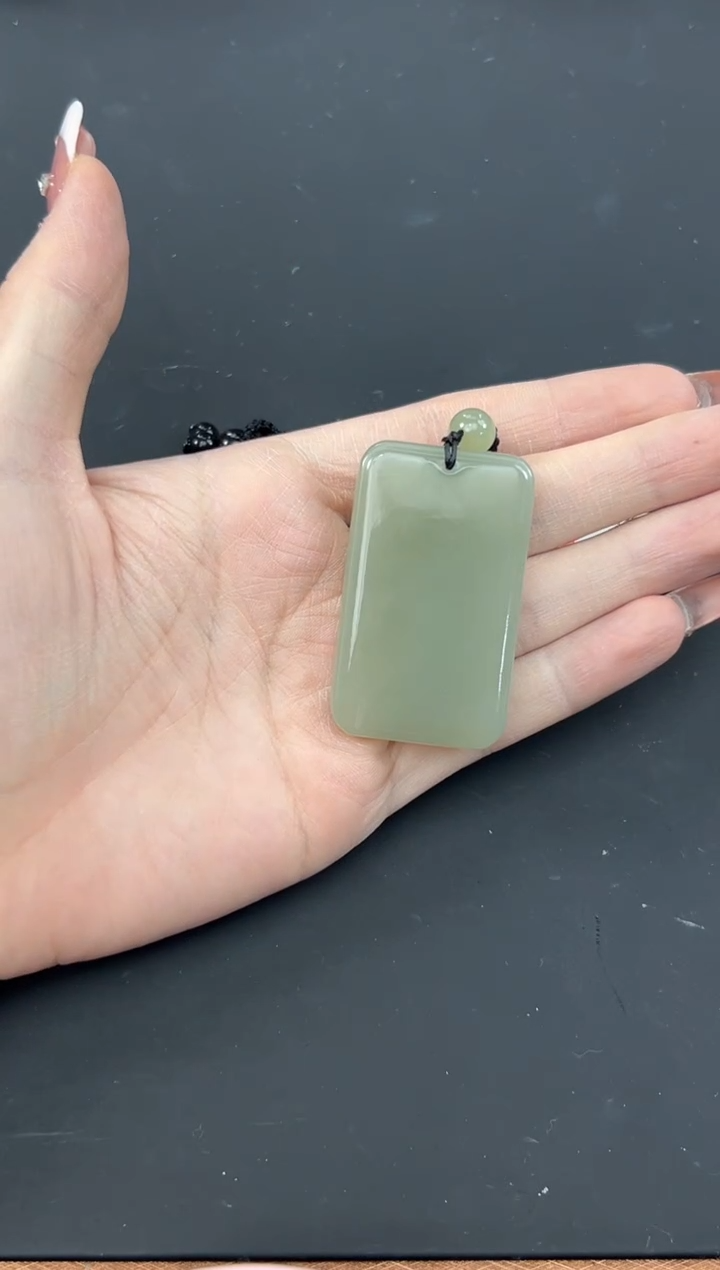 【闪购商品】和田玉吊坠(赠链)未镶嵌且末微色差近矿吊坠