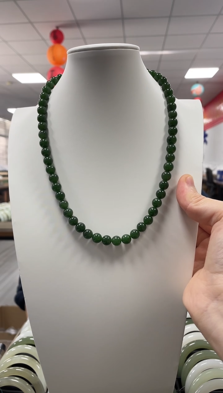 和田玉未镶嵌颈饰高品菠菜绿碧玉卡8项链一条