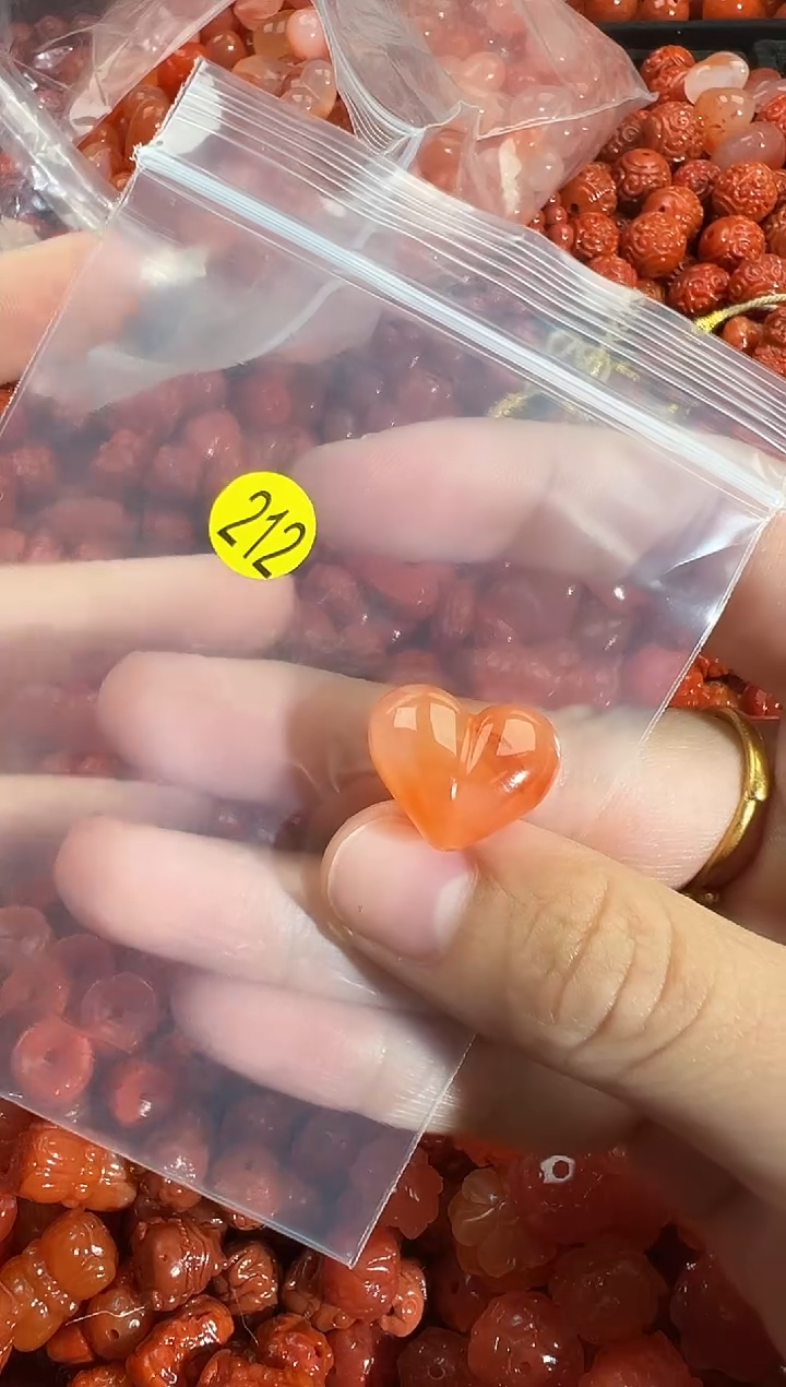 颈饰未镶嵌南红玛瑙1