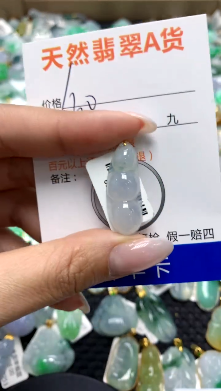 翡翠18K金镶嵌颈饰11111111111111111