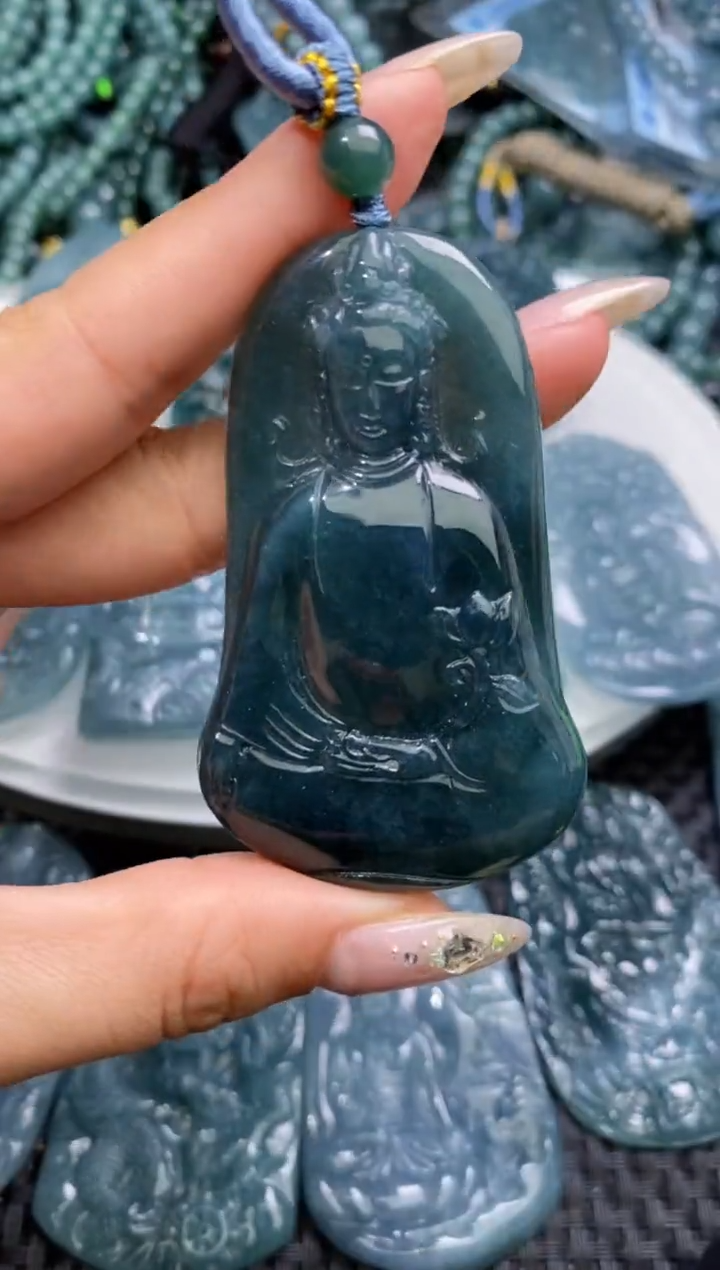 【闪购商品】翡翠颈饰未镶嵌          