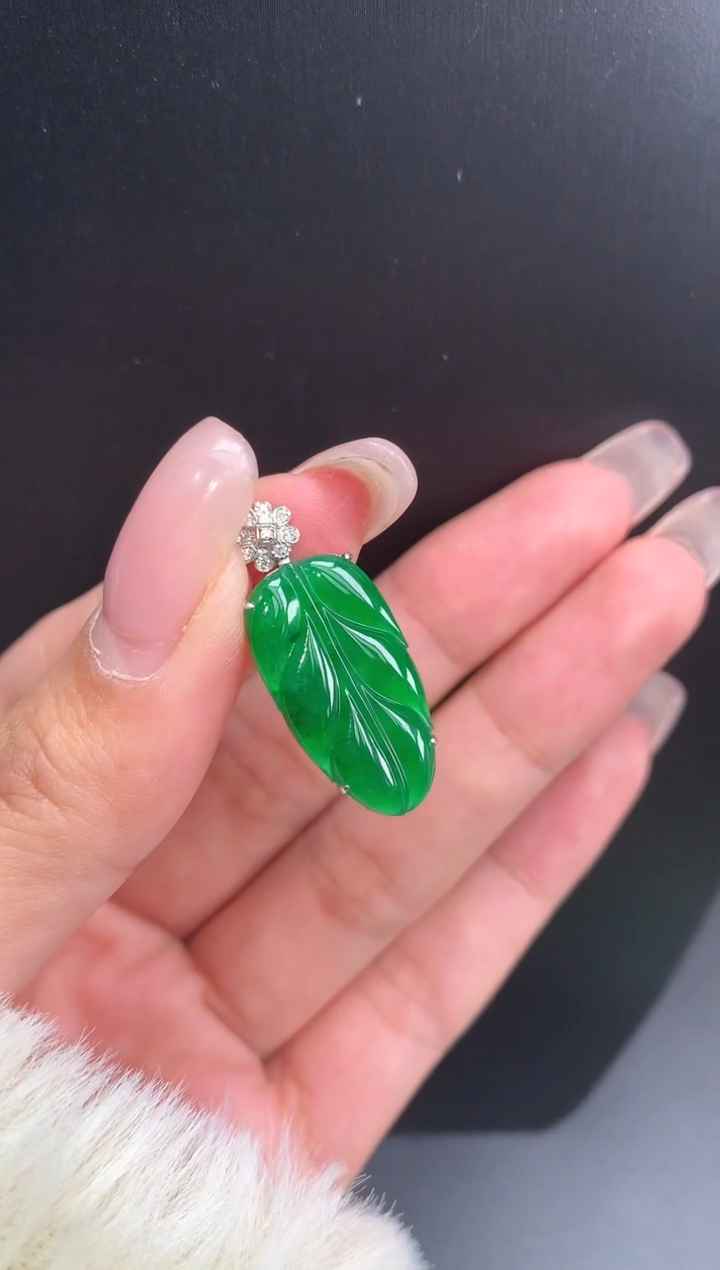 【闪购商品】翡翠颈饰18K金镶嵌叶子1583