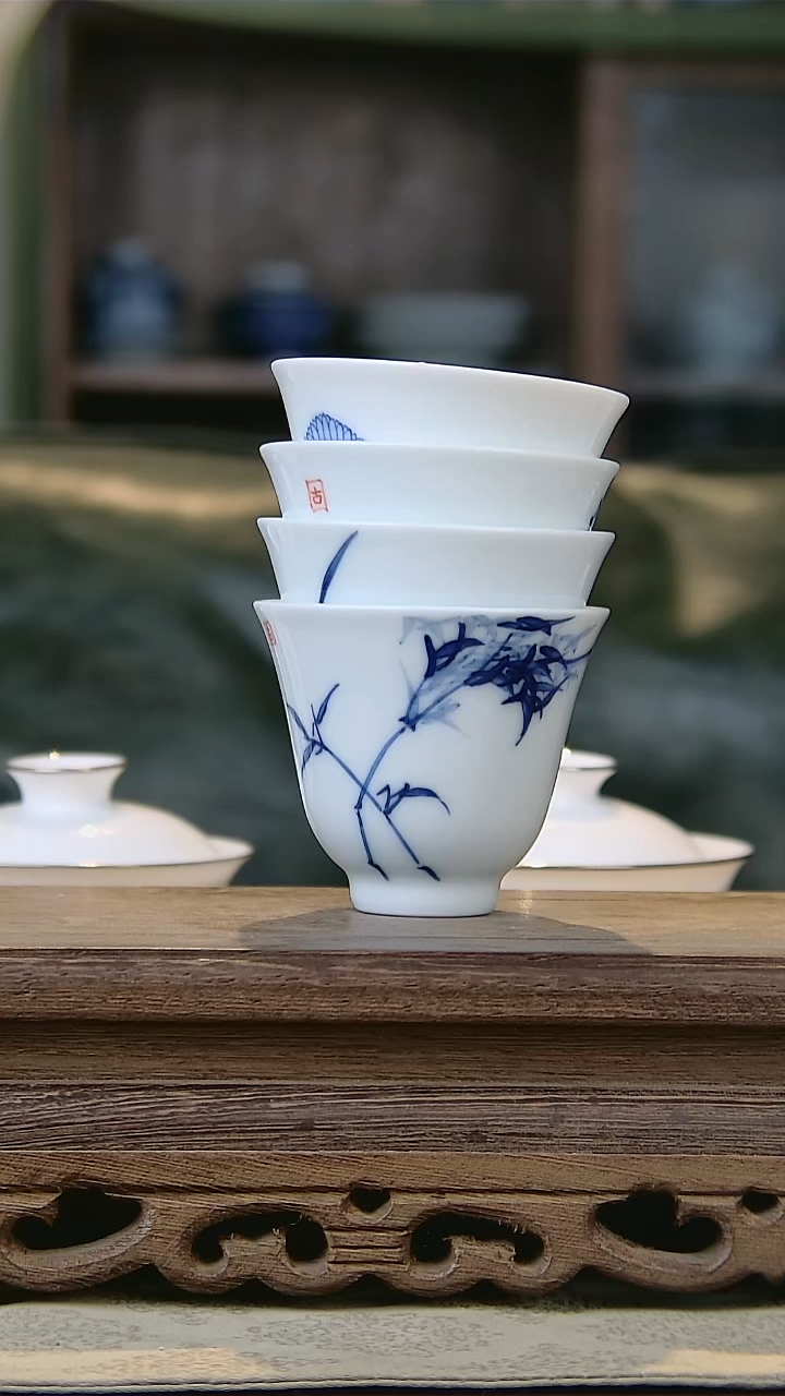 D****…青花梅兰竹菊客杯