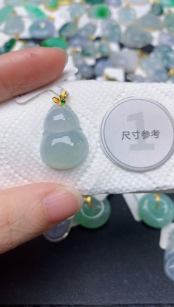 颈饰18K金镶嵌翡翠天然缅甸A货翡翠