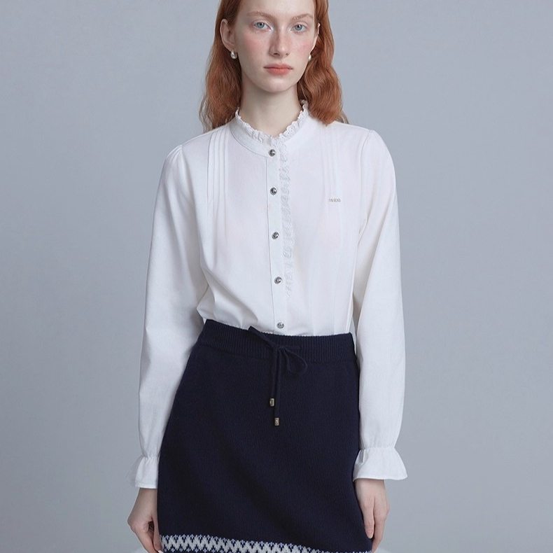 TeenieWeenie25年冬新款简洁优雅蕾丝装饰高领雪纺衫TTYA254CC2B