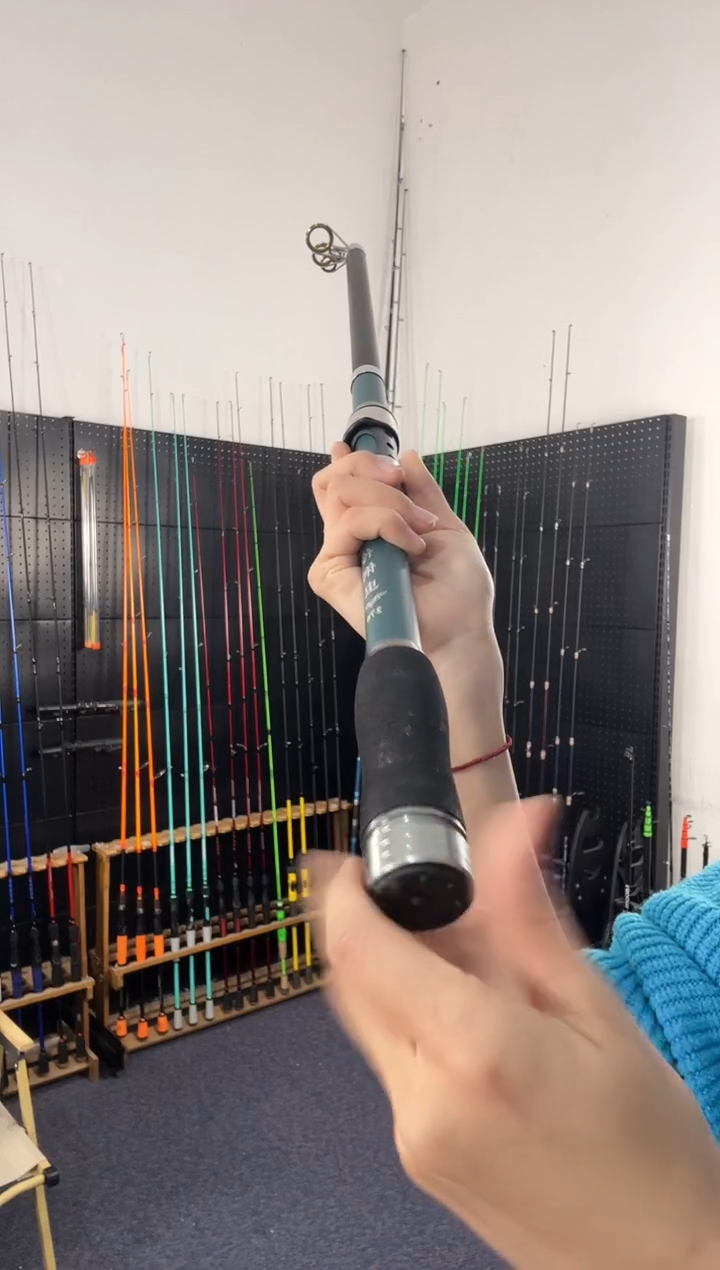 2.7m碳素伶俐虫绿色2.7米直柄（瑕疵尾货竿，没有售后，介意勿拍）