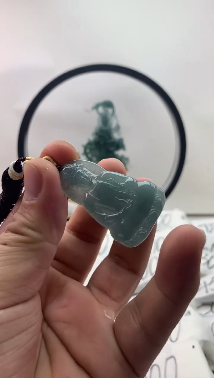 翡翠未镶嵌颈饰素衣观音【品质一般能接受再拍】