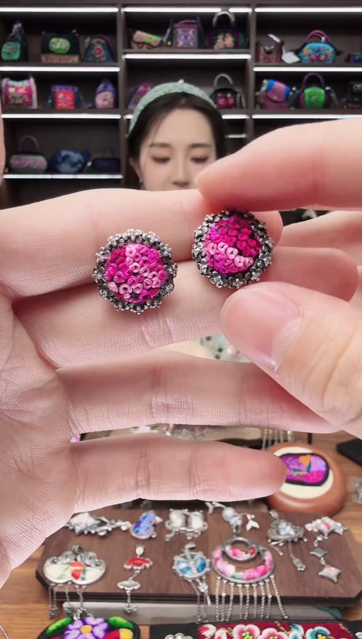 织绣96蒙阿苏苗绣传承旗舰店