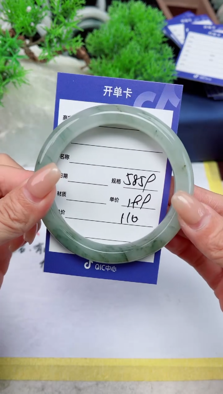 【闪购商品】石英质玉手镯未镶嵌110