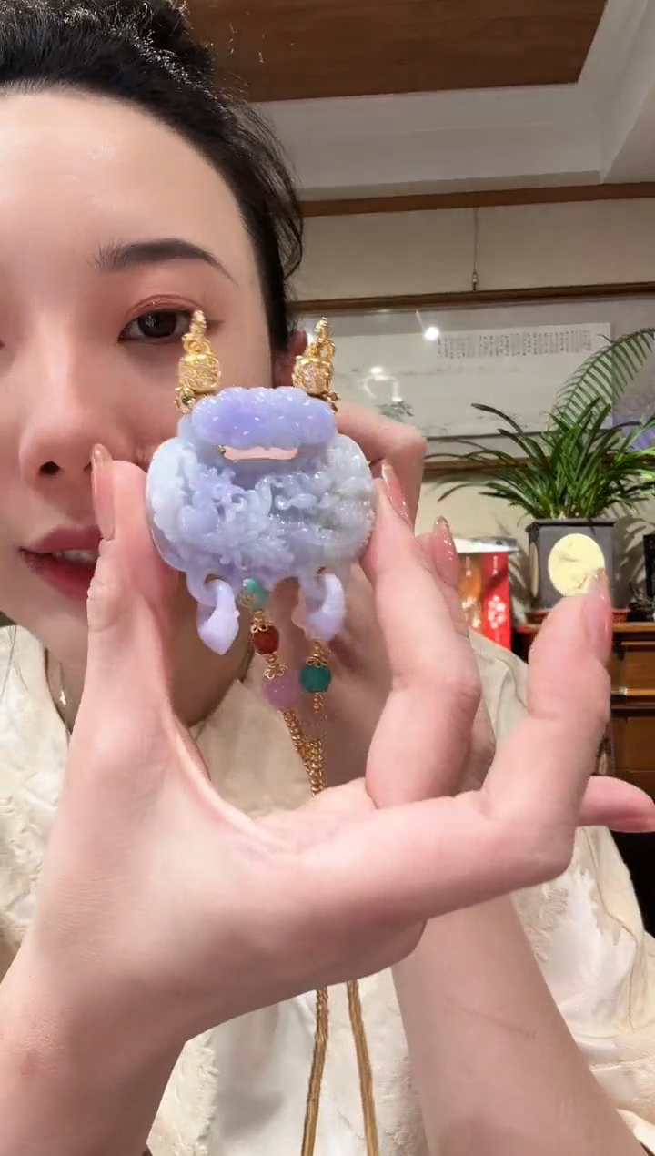 翡翠未镶嵌颈饰国风