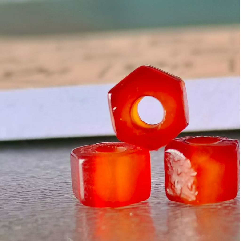 静呀古珠2---玛瑙吊坠1对.尺寸高6MM.宽8MM