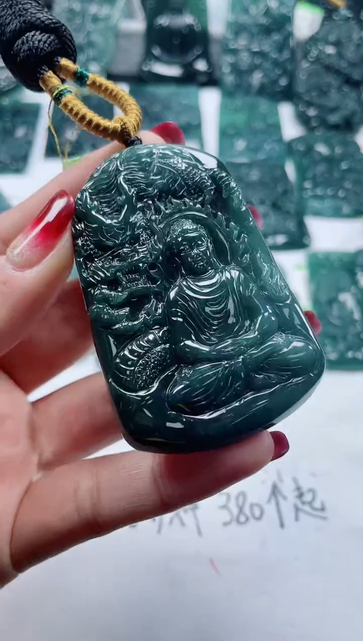 【闪购商品】翡翠颈饰未镶嵌            