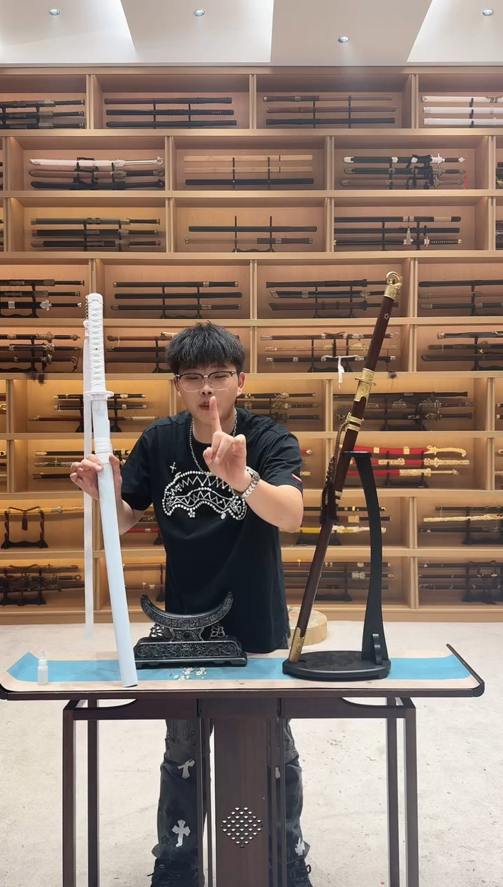 袖白雪竹刀 发光 烟雾款