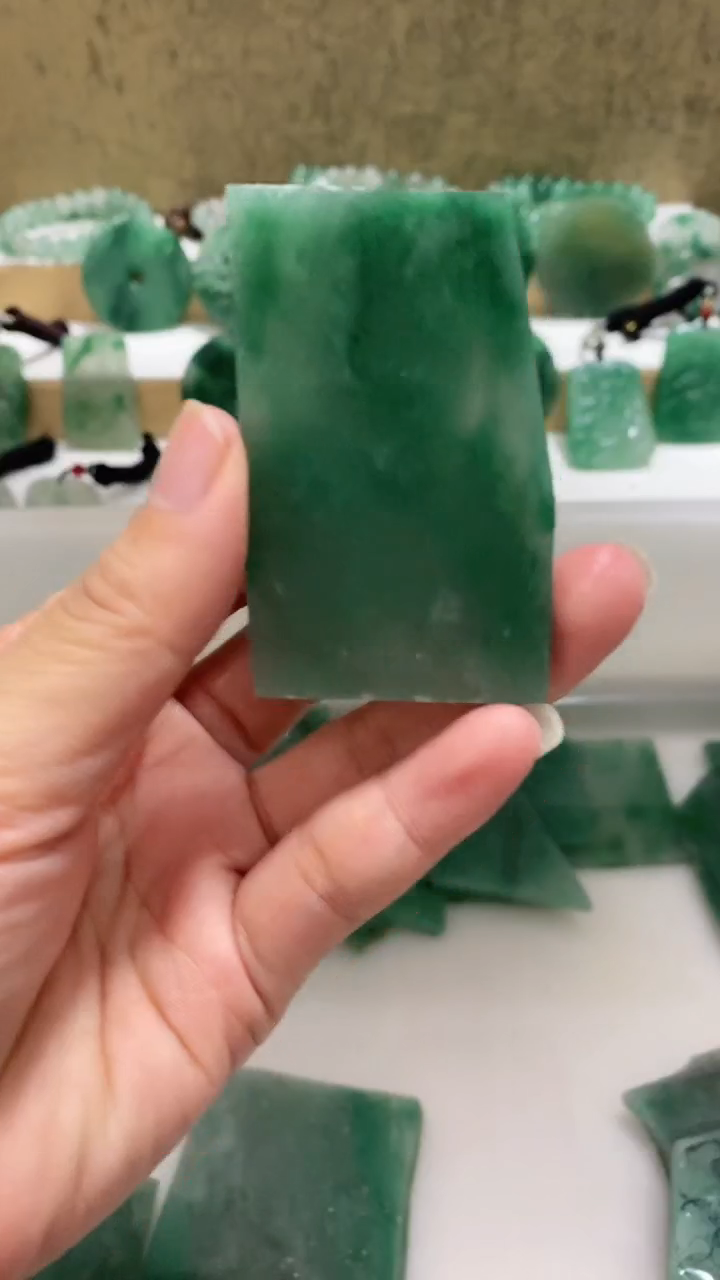 未镶嵌石英质玉（非洲翠）珠宝奇石天然非洲翠