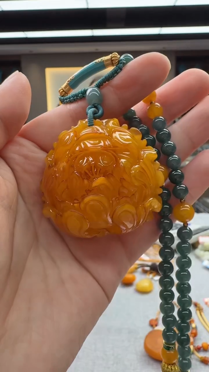 未镶嵌颈饰琥珀235秒拍号  假一赔三