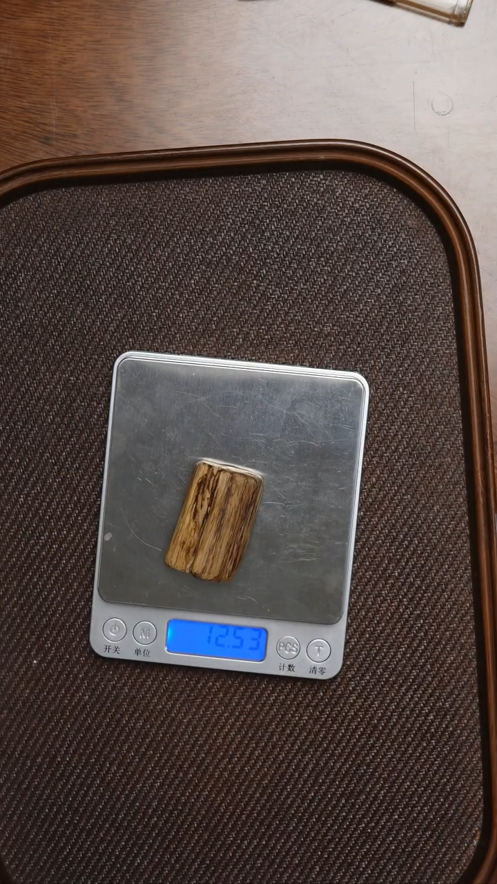 沉香手把件马泥涝12.5克