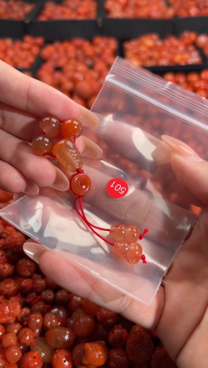 南红玛瑙未镶嵌颈饰1