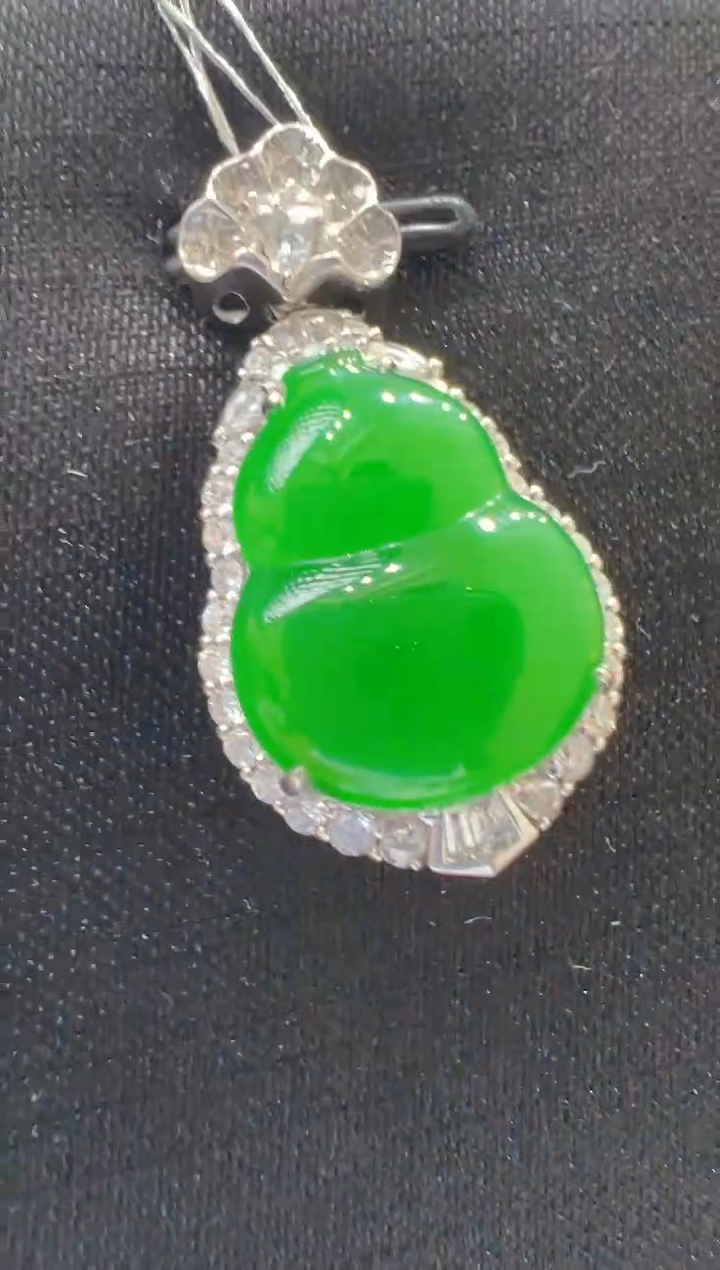 【闪购商品】翡翠吊坠(不含链)18K金镶嵌               