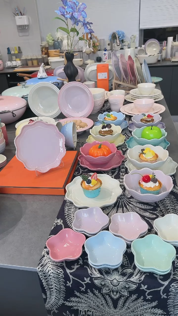 【闪购商品】瓷炻彩花边盘18cm-樱花粉