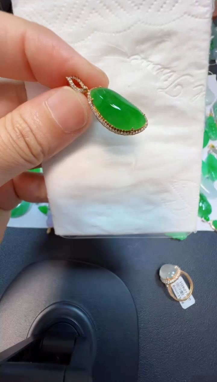 吊坠(不含链)18K金镶嵌翡翠6800