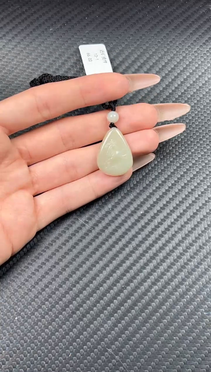 吊坠(赠链)未镶嵌和田玉且末近矿微色差吊坠