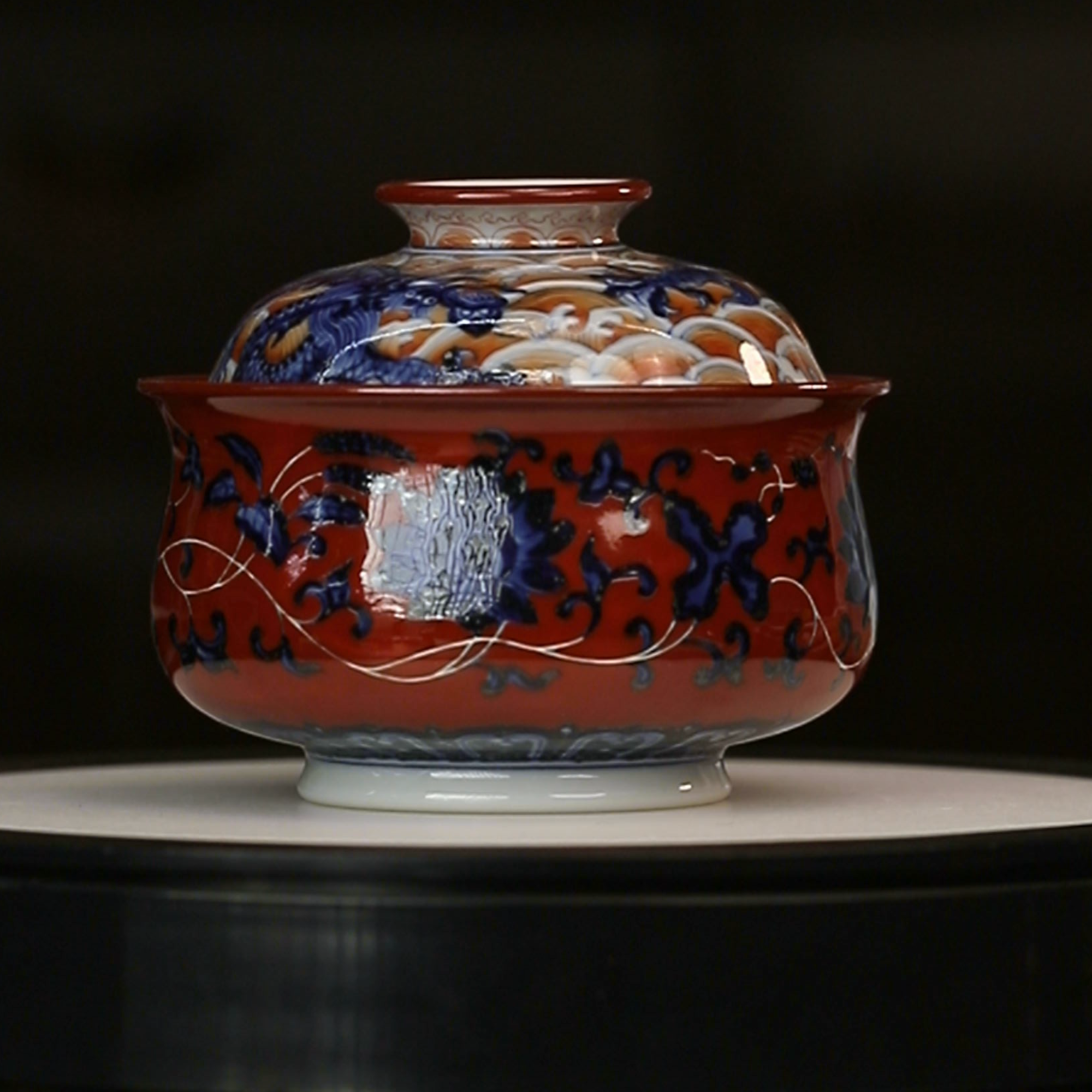 12.27a/m2b65/红地青花龙纹花卉撇口盖碗