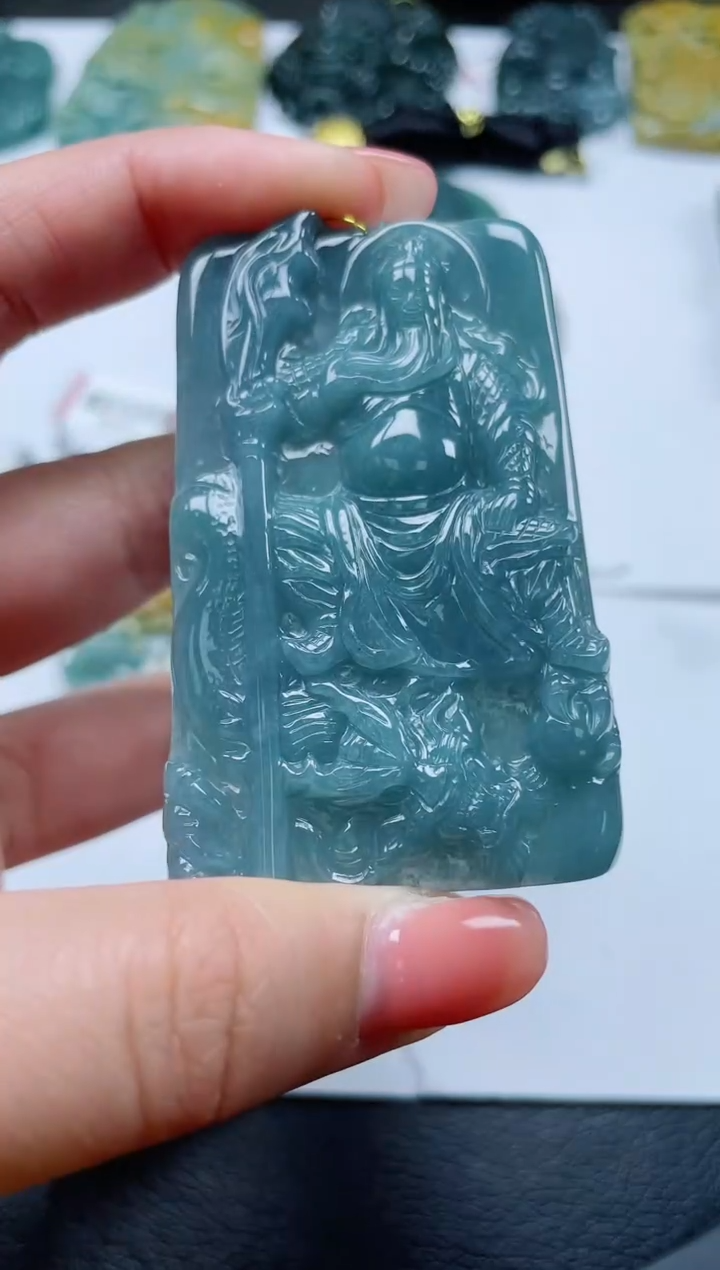 翡翠未镶嵌颈饰