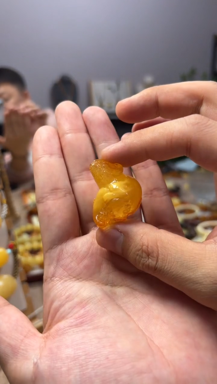 【闪购商品】蜜蜡裸石未镶嵌雕刻