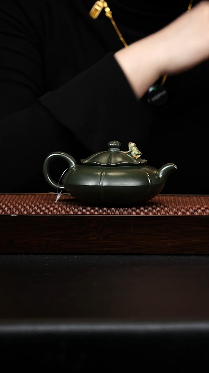 茶壶紫砂青蛙莲子 绿泥 柳用江 h088