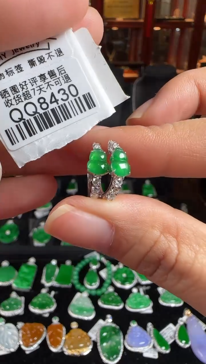 18K金镶嵌翡翠耳饰QQ8430绿葫芦耳包