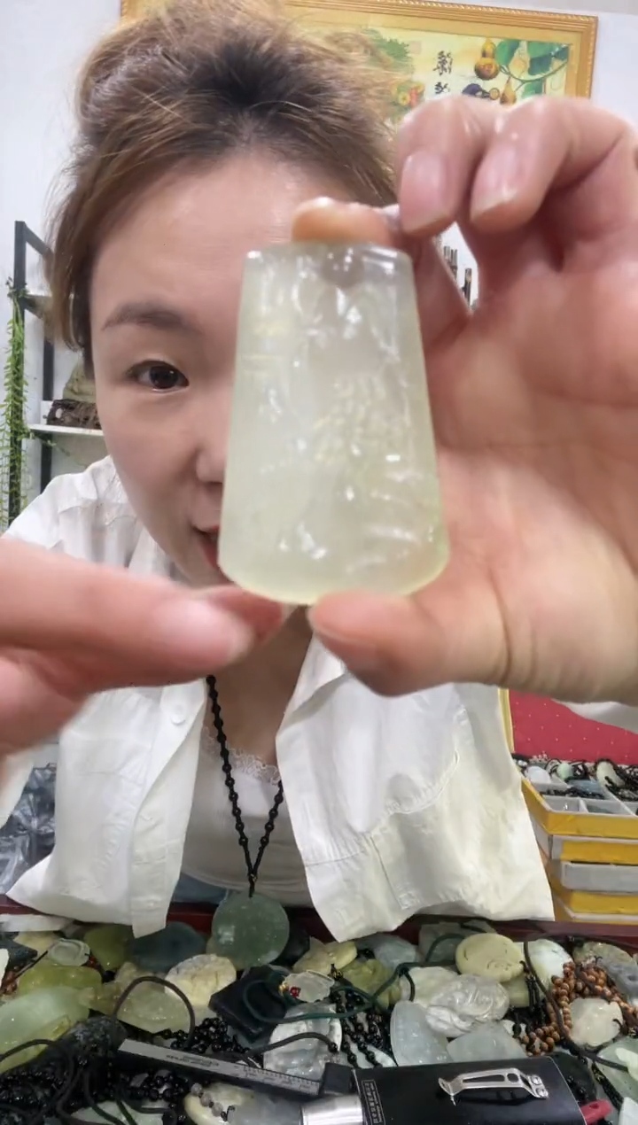 岫玉未镶嵌挂坠·