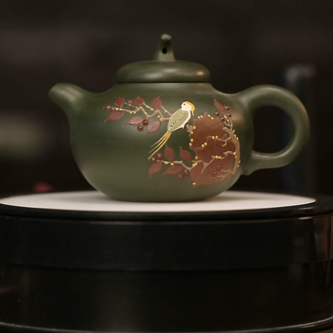 12.24/p03369/李燕华/泥绘绿茄瓜紫砂壶/明国绿/220cc