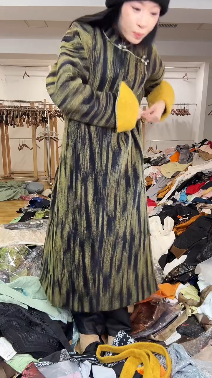 麋**！袍子 L码 115-125斤以里