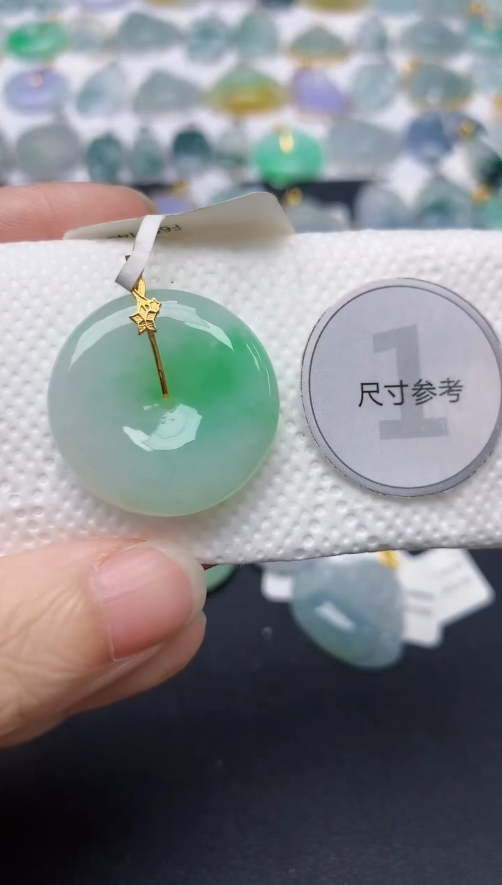 翡翠18K金镶嵌颈饰天然缅甸A货翡翠