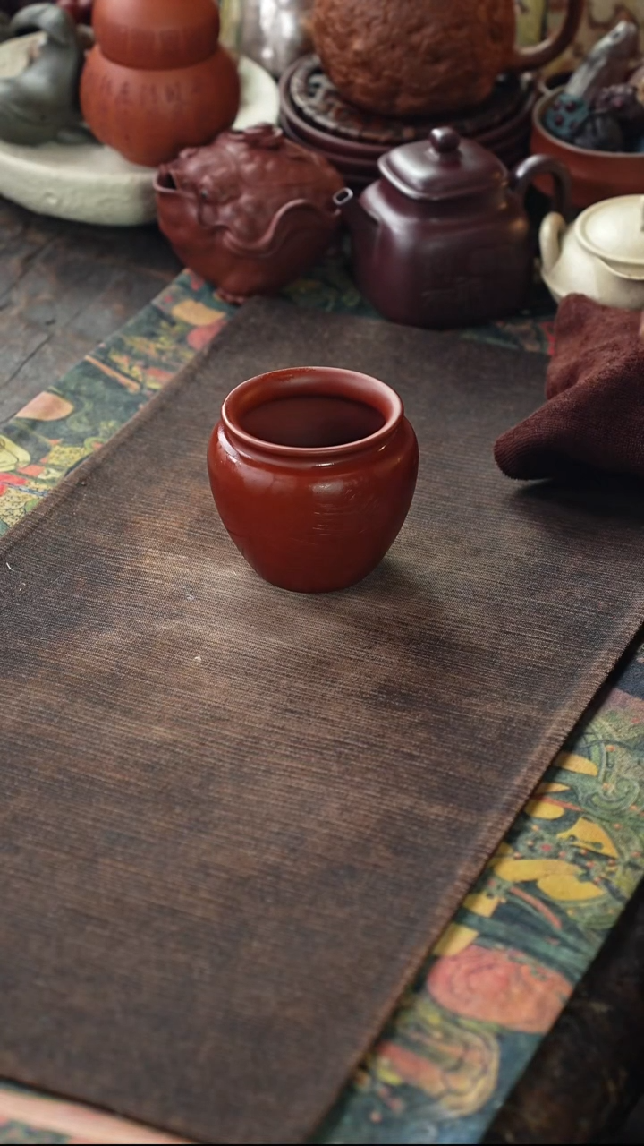 朱泥刻绘建筑紫砂杯