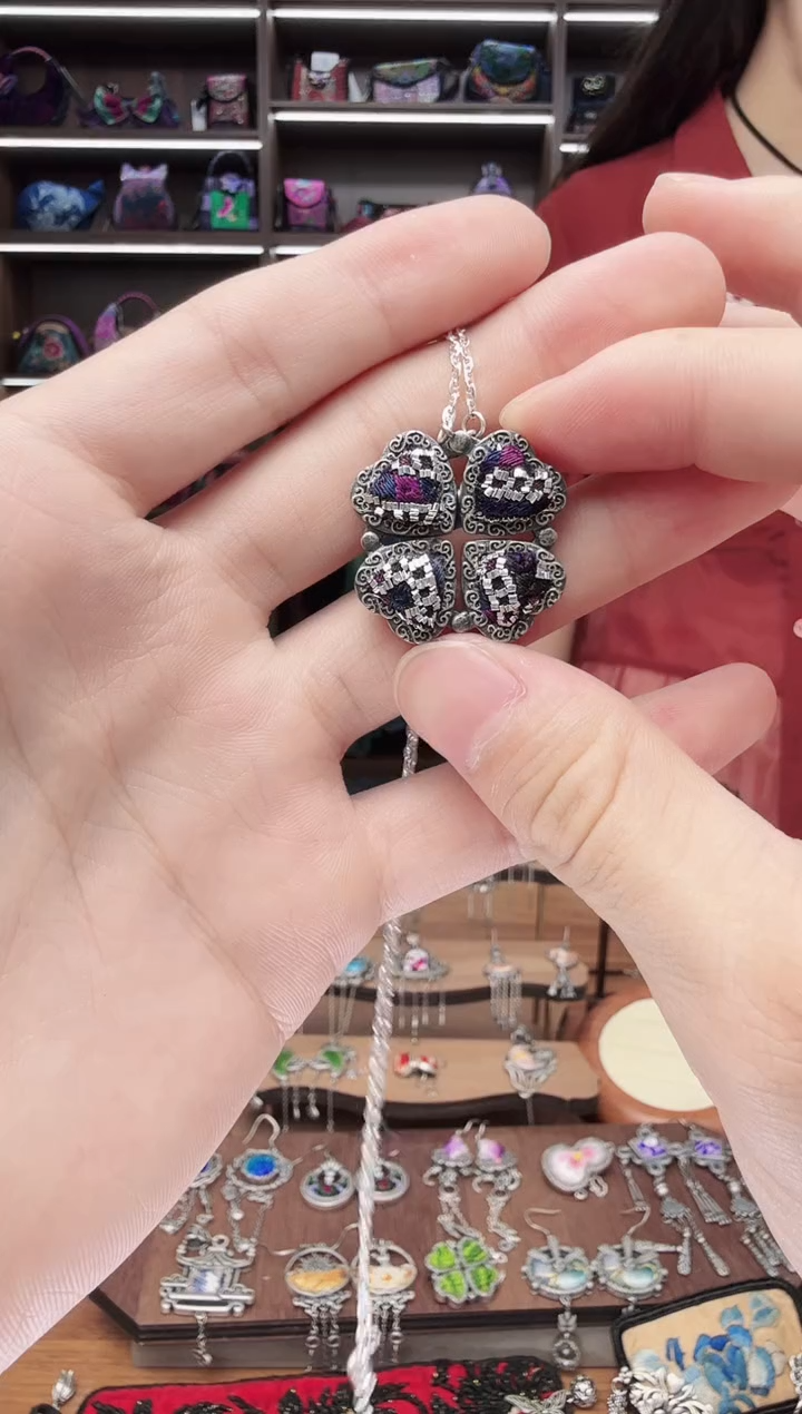 织绣26蒙阿苏苗绣传承店