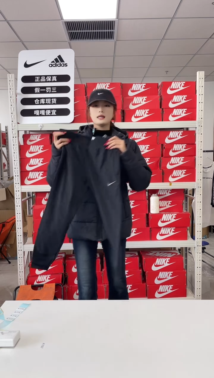 编码535闪购尺码s  Nike/耐克卫衣卫裤以直播间过款为主