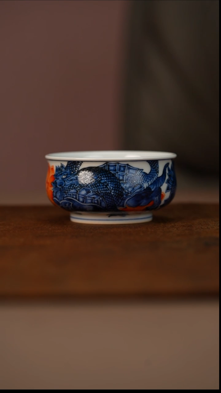 又见春风青花矾红玄武矮炉式杯