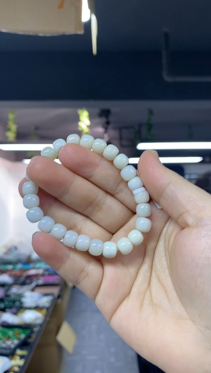 未镶嵌手链和田玉（白玉）多样性发其一颜色微差