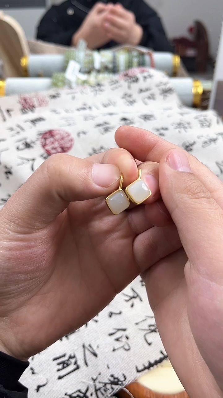 【闪购商品】和田玉耳饰银S925镶嵌藕粉耳钩耳饰