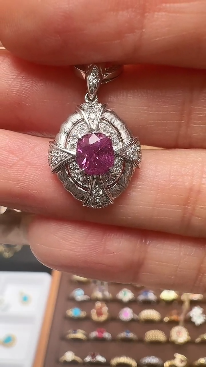 【闪购商品】蓝宝石吊坠(不含链)18K金镶嵌18K金蓝宝石吊坠