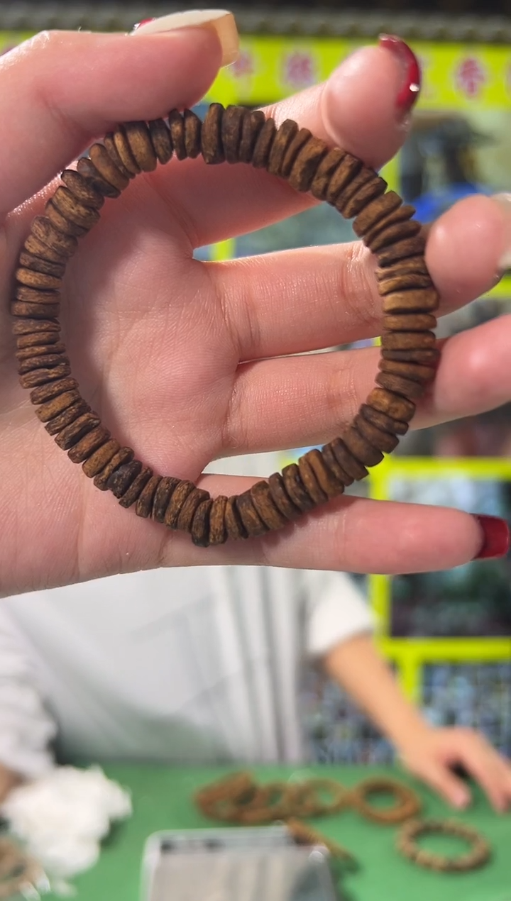 【闪购商品】沉香手串70号红土片珠4克多样性发一