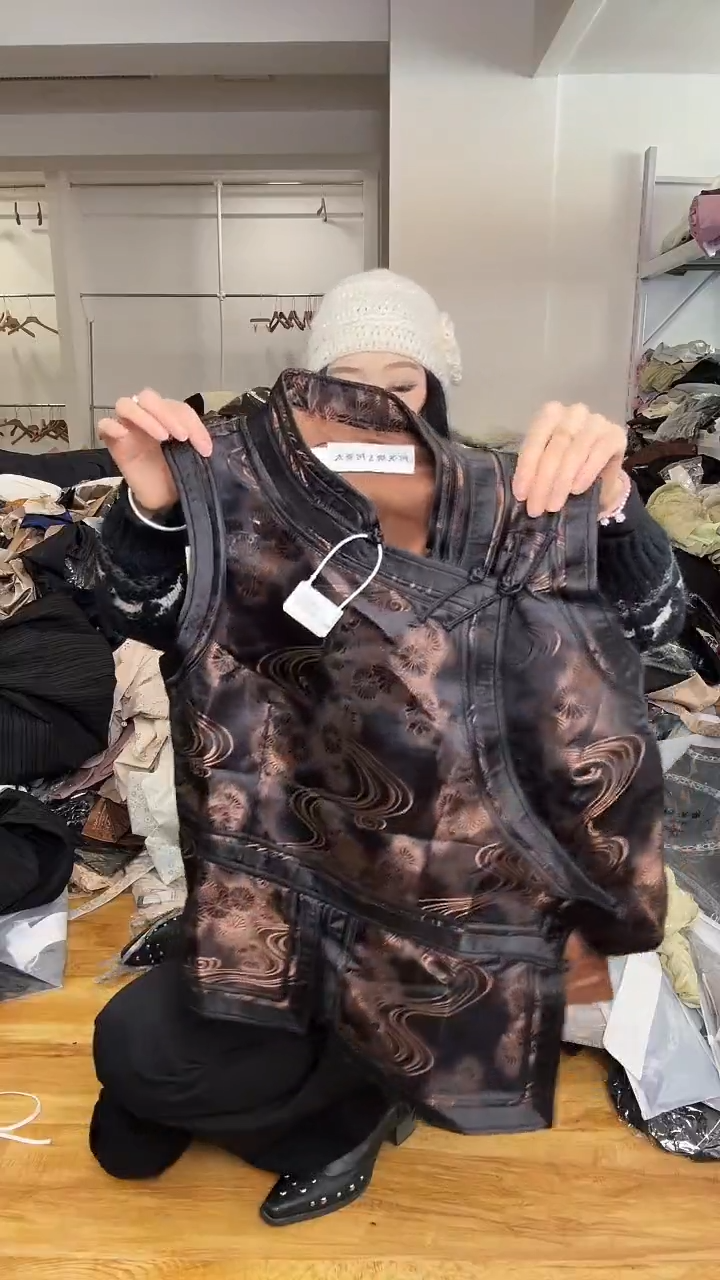 马甲       M码       80-105斤