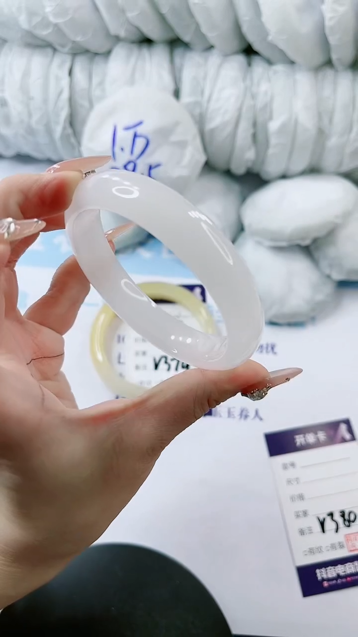 【闪购商品】石英质玉手镯未镶嵌多样性发货V381