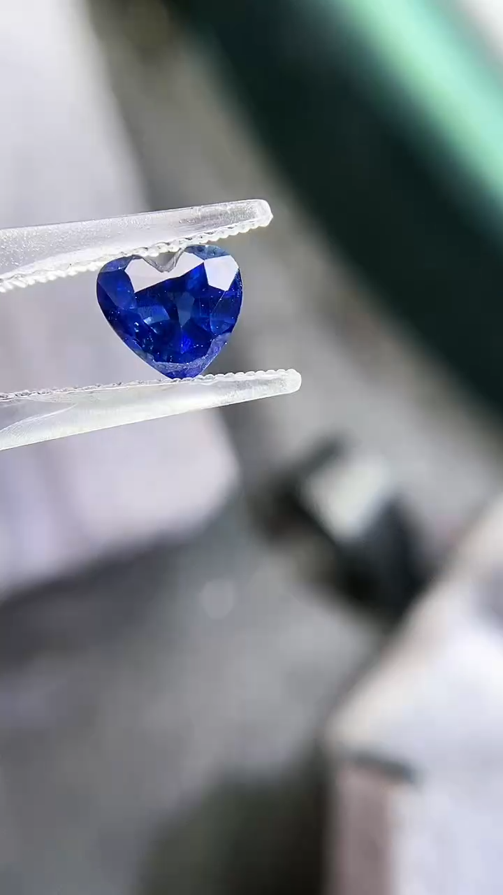 【闪购商品】定制蓝宝石定制未镶嵌0.97克拉吉尔德无烧天然艳彩蓝