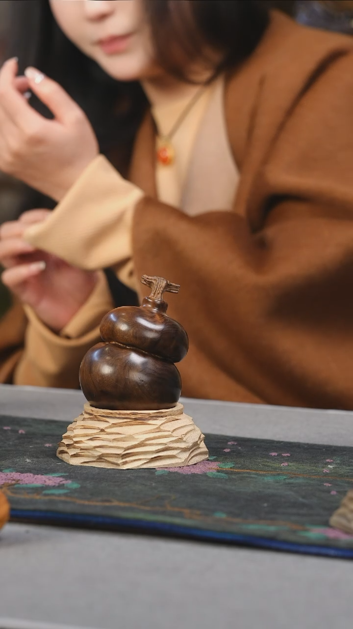 【闪购商品】自然随型款古沉金丝楠葫芦