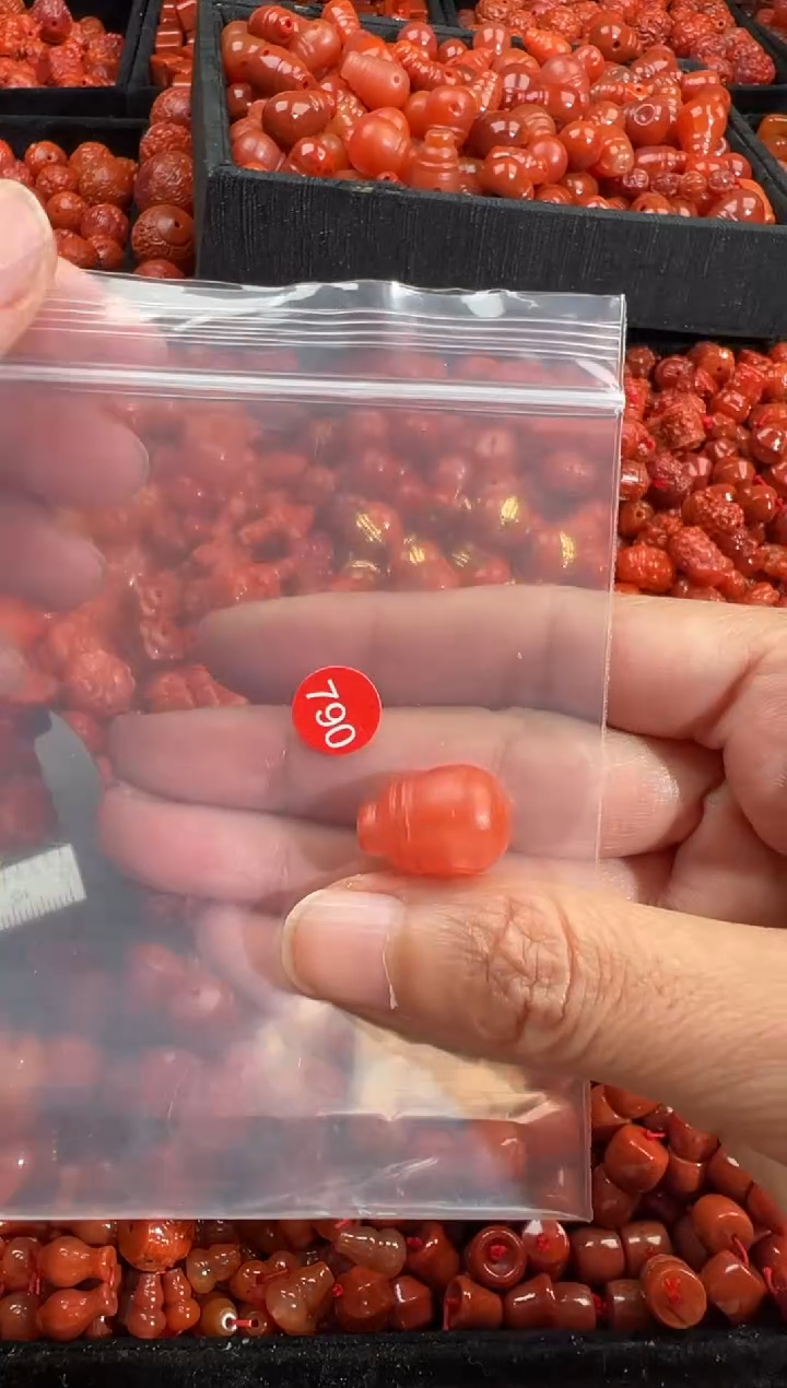 南红玛瑙未镶嵌颈饰1