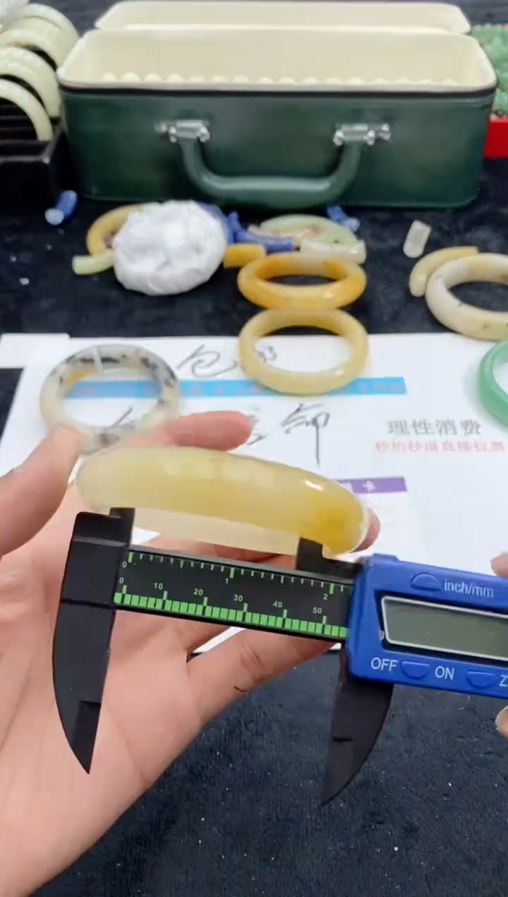 【闪购商品】石英质玉手镯未镶嵌120