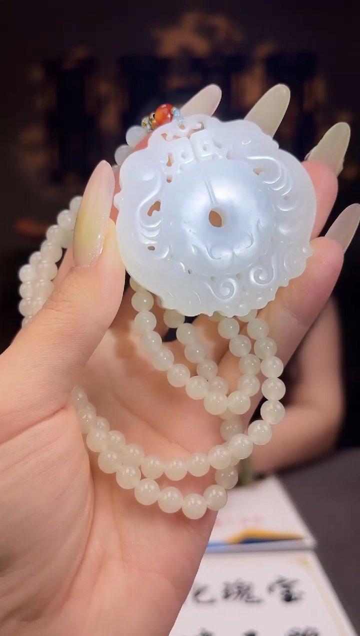 和田玉未镶嵌颈饰C136